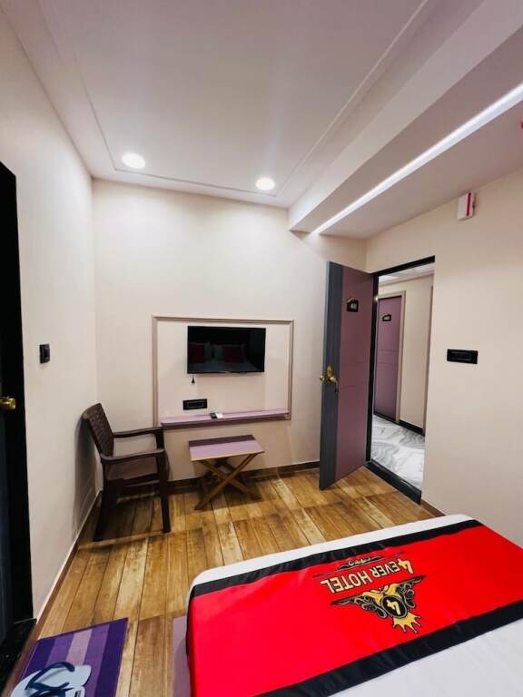 Сурат: 4 Ever Hotel - Surat