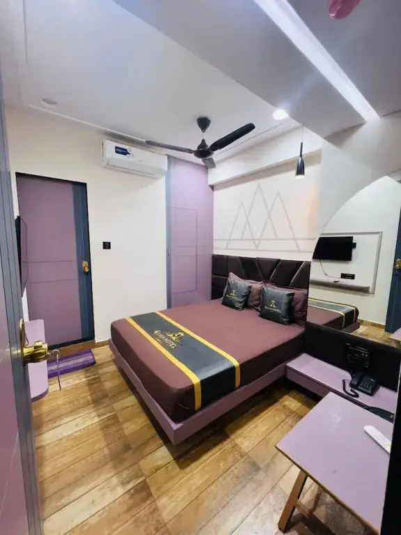 Сурат: 4 Ever Hotel - Surat