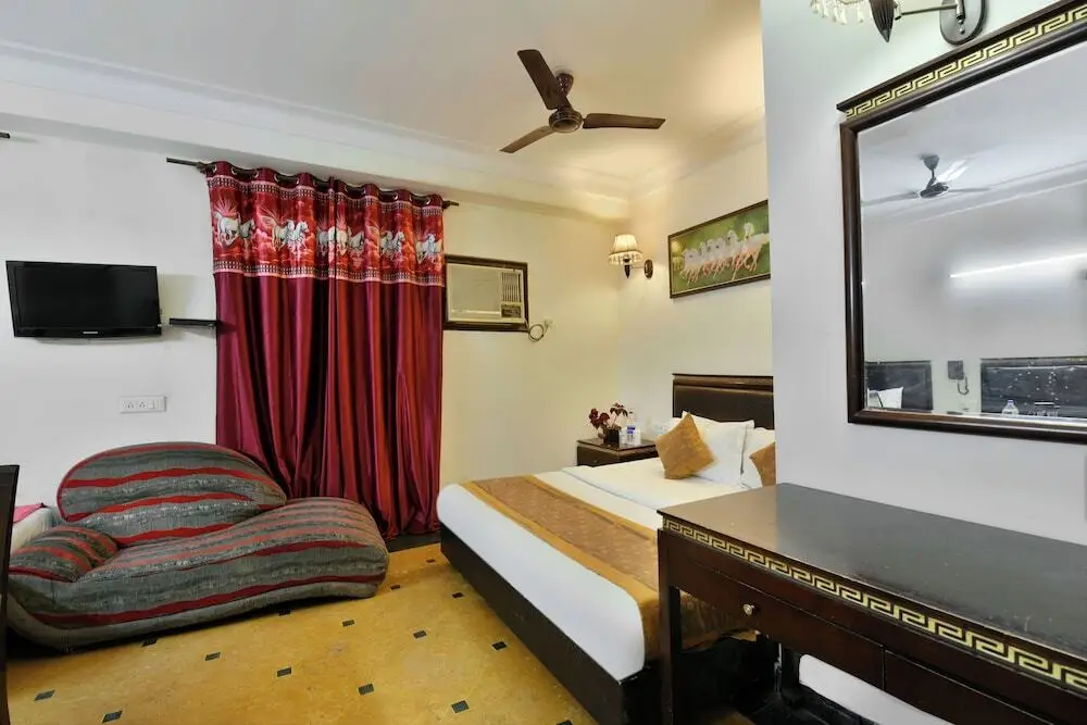Нью-Дели: Hotel Revels By A1Rooms
