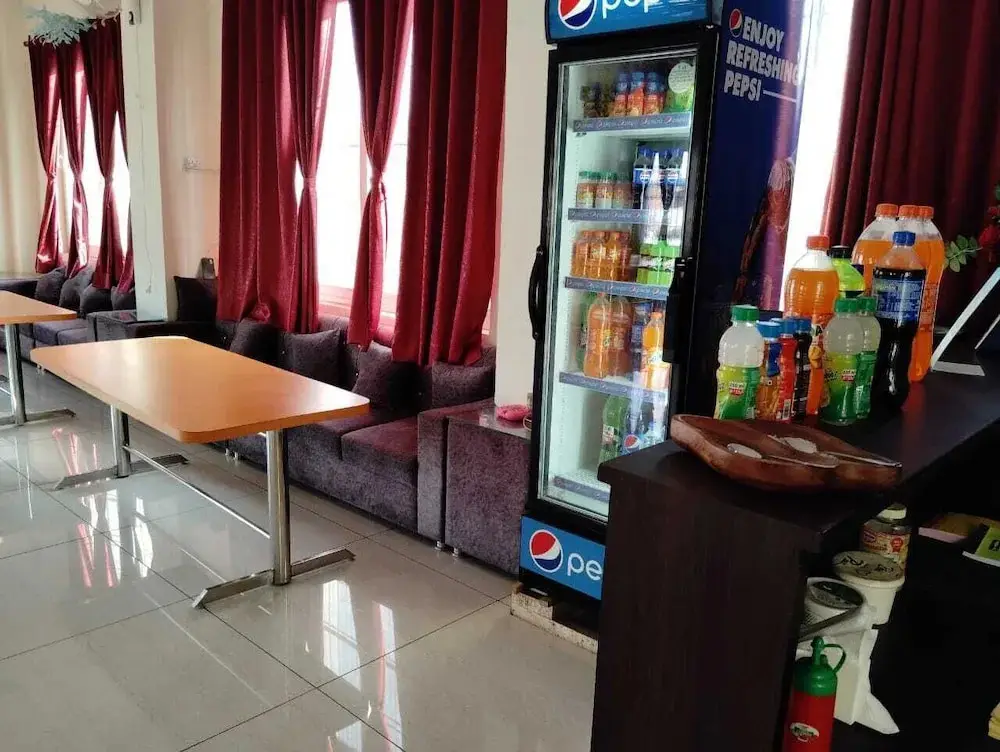 Наинитал: Hotel Parwatanchal Restaurant & Party