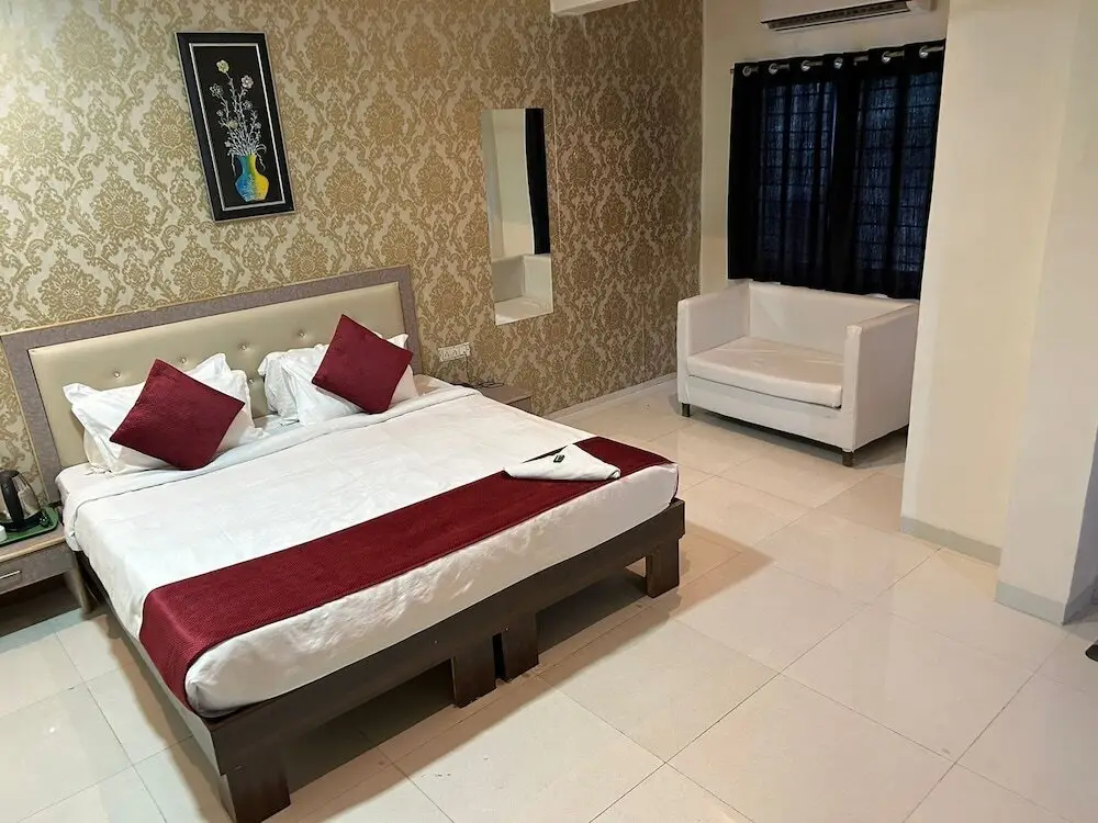 Индаур: Hotel SS-1