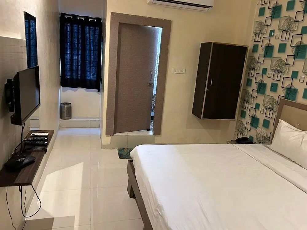 Индаур: Hotel SS-1