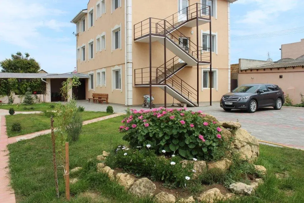 Заозерное: Komfort Guest House