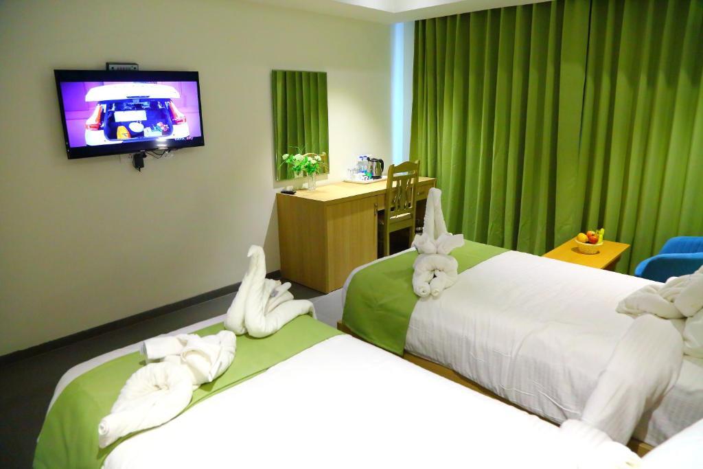 Висакхапатнам: Abhaya Grand Hotels