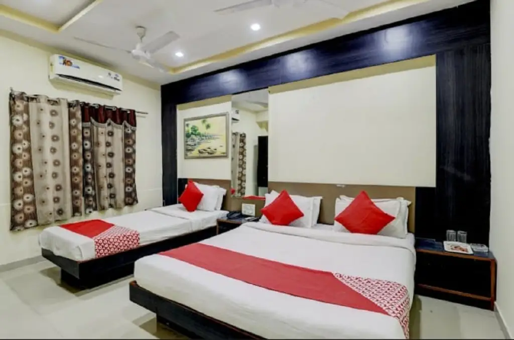 Hotel Krishna Palace — фото 1