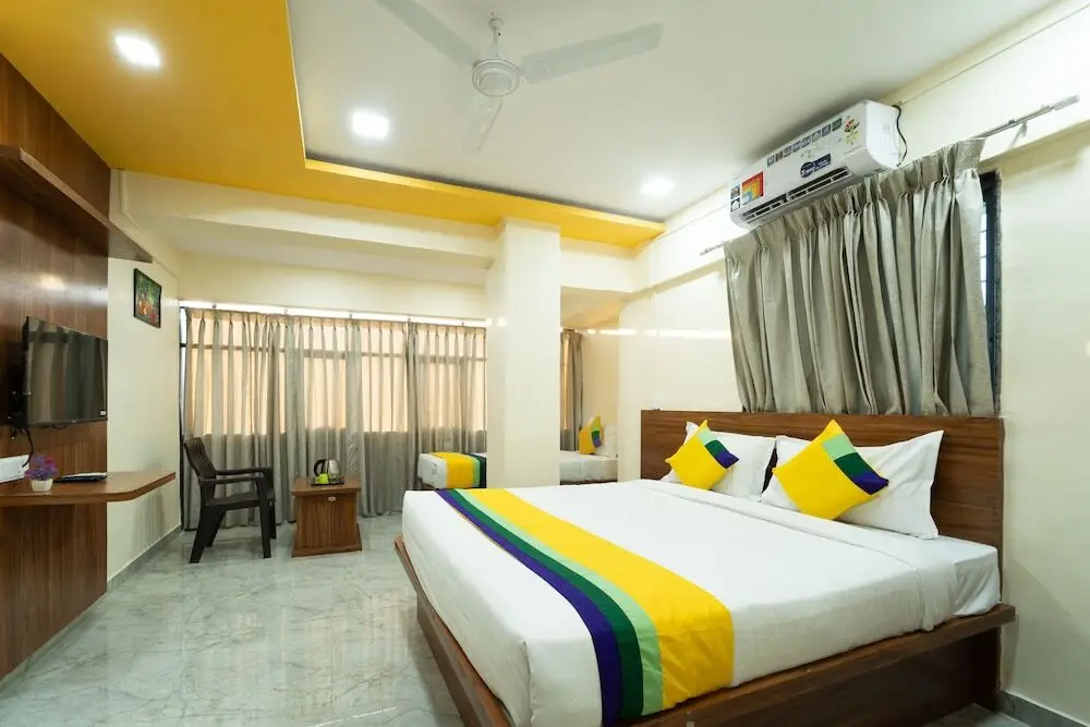 Пуна: Itsy Hotels Anand Executive, Near Amanora