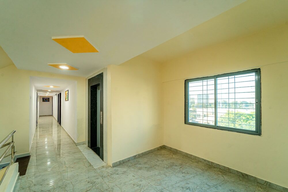 Пуна: Itsy Hotels Anand Executive, Near Amanora