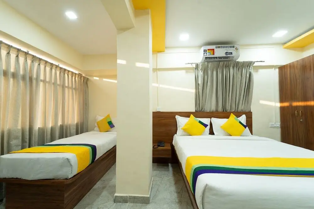 Пуна: Itsy Hotels Anand Executive, Near Amanora