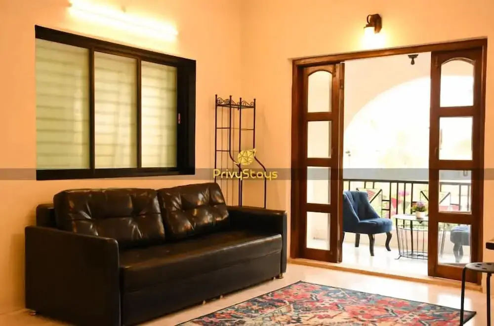 Киим: Privy Stays Reed Field Cottage