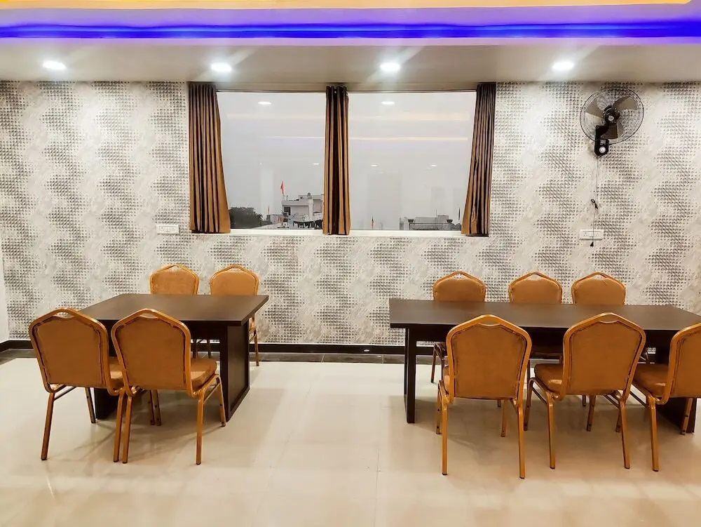 Горакхпур: Hotel JVS Palace