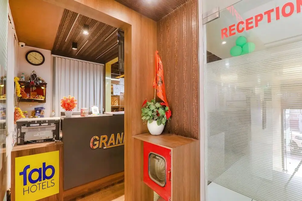 Лакхнау: Fabexpress Grand Inn
