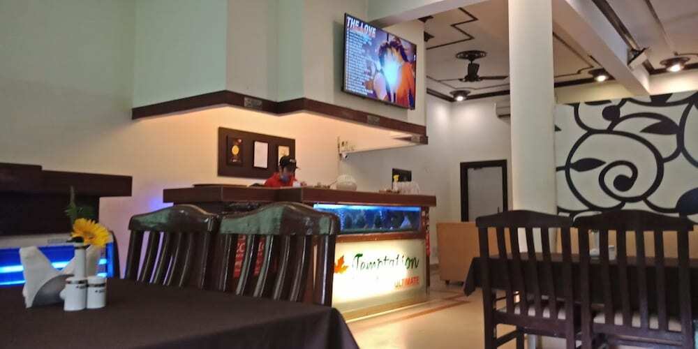 Праяградж: Temptation Hotel
