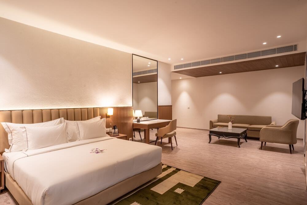 Казаули: Velmore Kasauli Operated by Royal Orchid