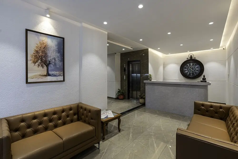 Пуна: StayBird Divine Suites Business Hotel