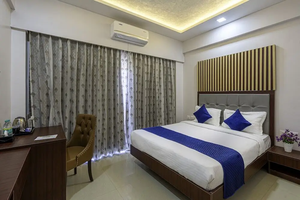 Пуна: StayBird Divine Suites Business Hotel