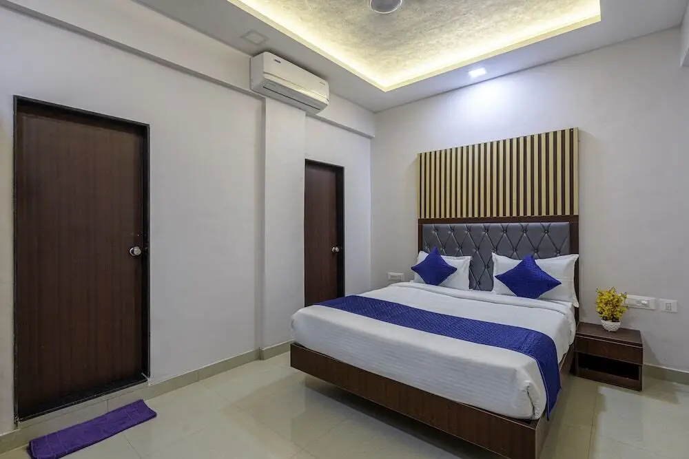 Пуна: StayBird Divine Suites Business Hotel
