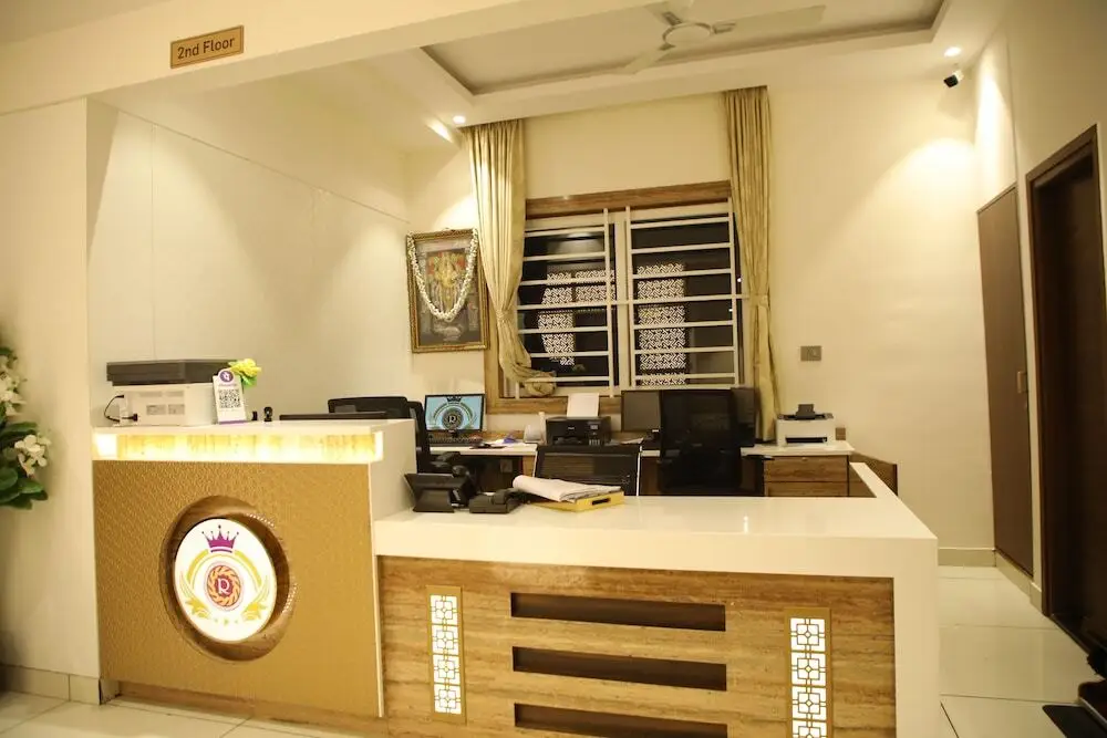 Бангалор: Rajathadri Royal Inn
