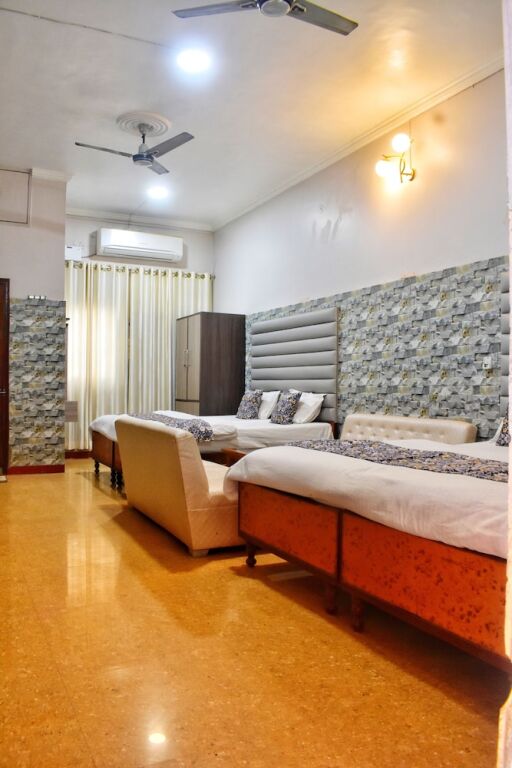 Файзабад: Hotel Raj Darbar