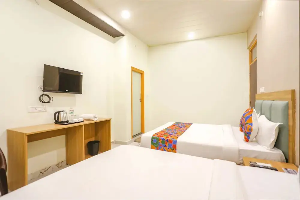 Файзабад: Fabhotel Maharishi Inn
