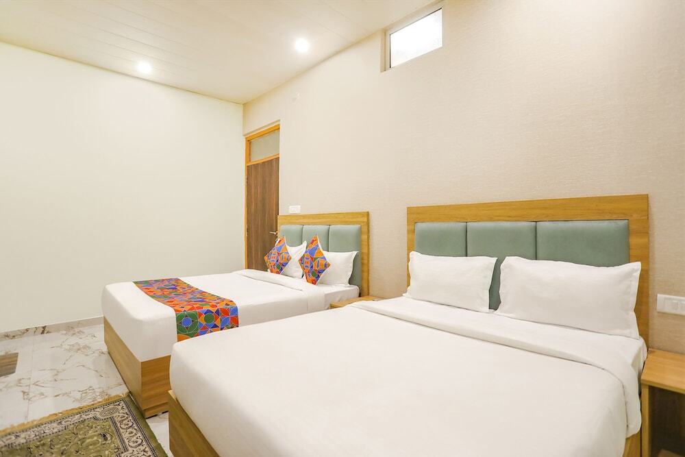 Файзабад: Fabhotel Maharishi Inn
