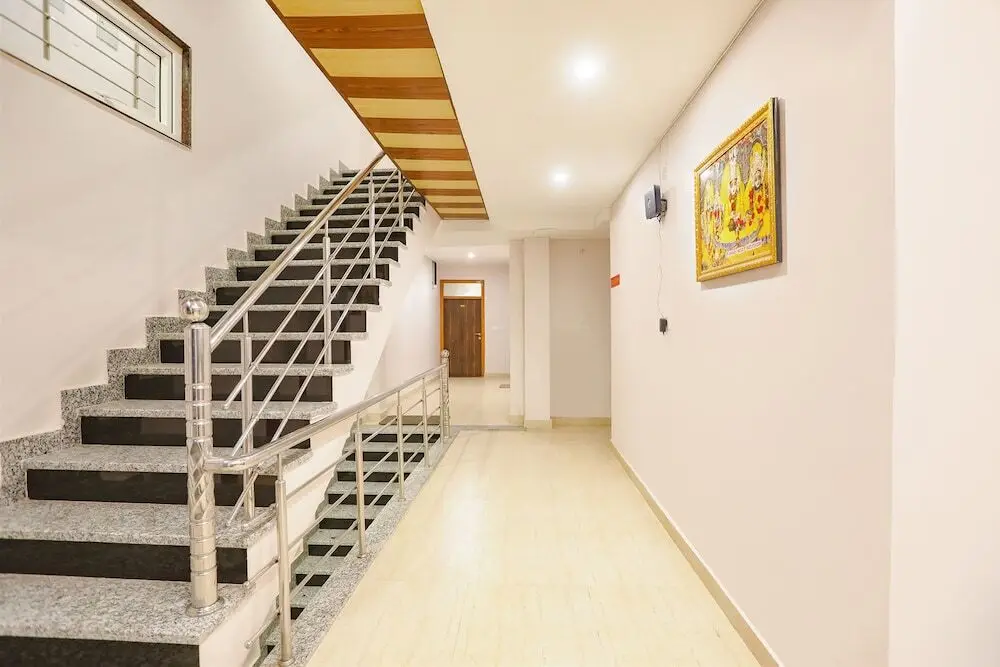 Файзабад: Fabhotel Maharishi Inn