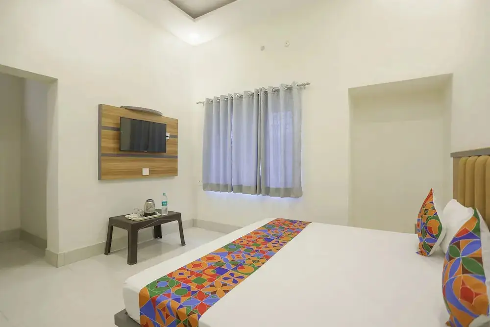 Праяградж: Fabhotel Downtown Residency