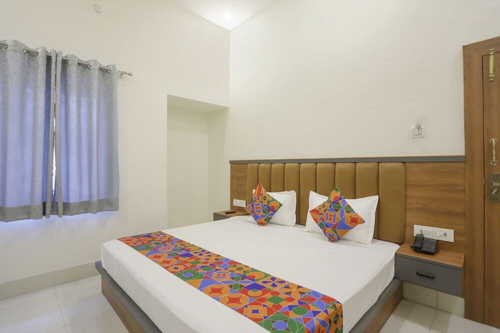Праяградж: Fabhotel Downtown Residency