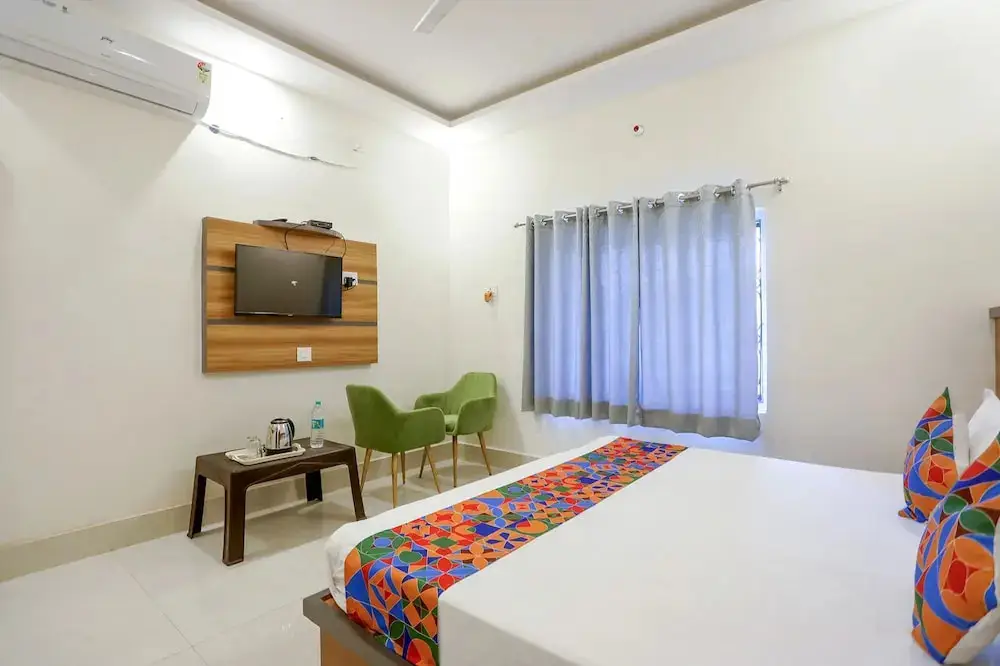 Праяградж: Fabhotel Downtown Residency