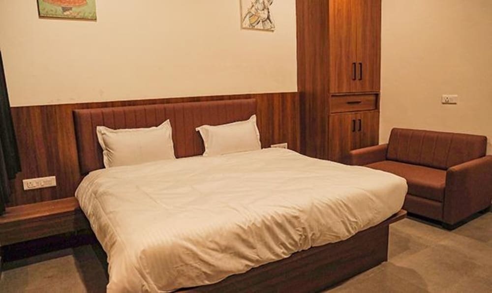 Удаипур: FabHotel Prime Vrajraj Palace With Pool