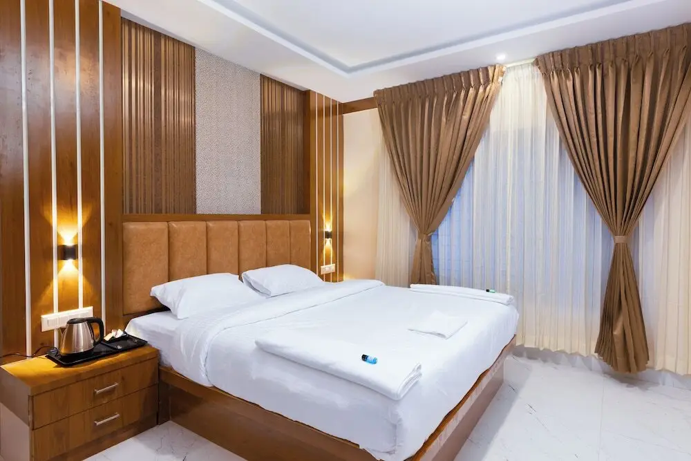 Ути: Grandis Inn By Avkanz