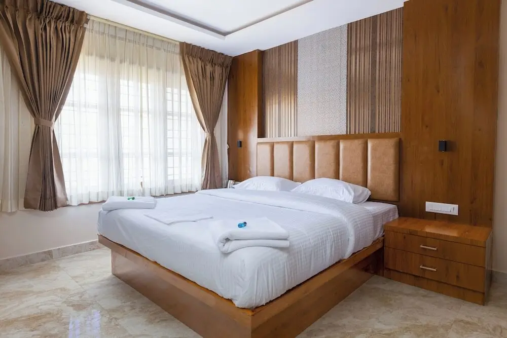 Ути: Grandis Inn By Avkanz