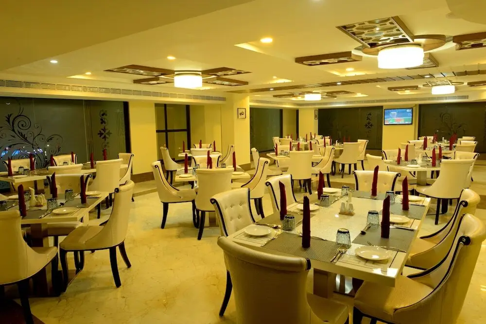 Гувахати: Hotel Bhargav Grand