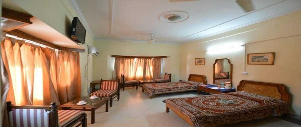 Бивани: Baya Tourist Resort