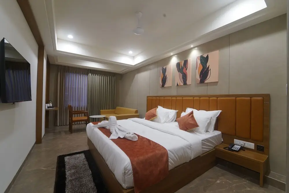 Гарудешвар: Hotel Stature Inn