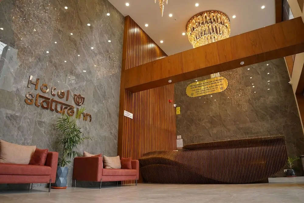 Гарудешвар: Hotel Stature Inn