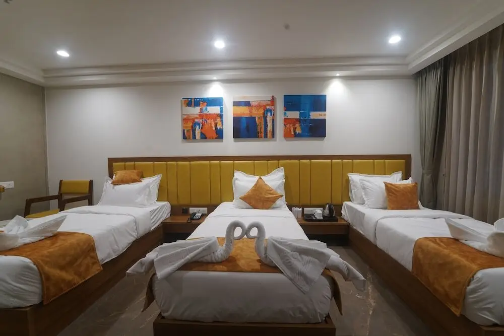Гарудешвар: Hotel Stature Inn