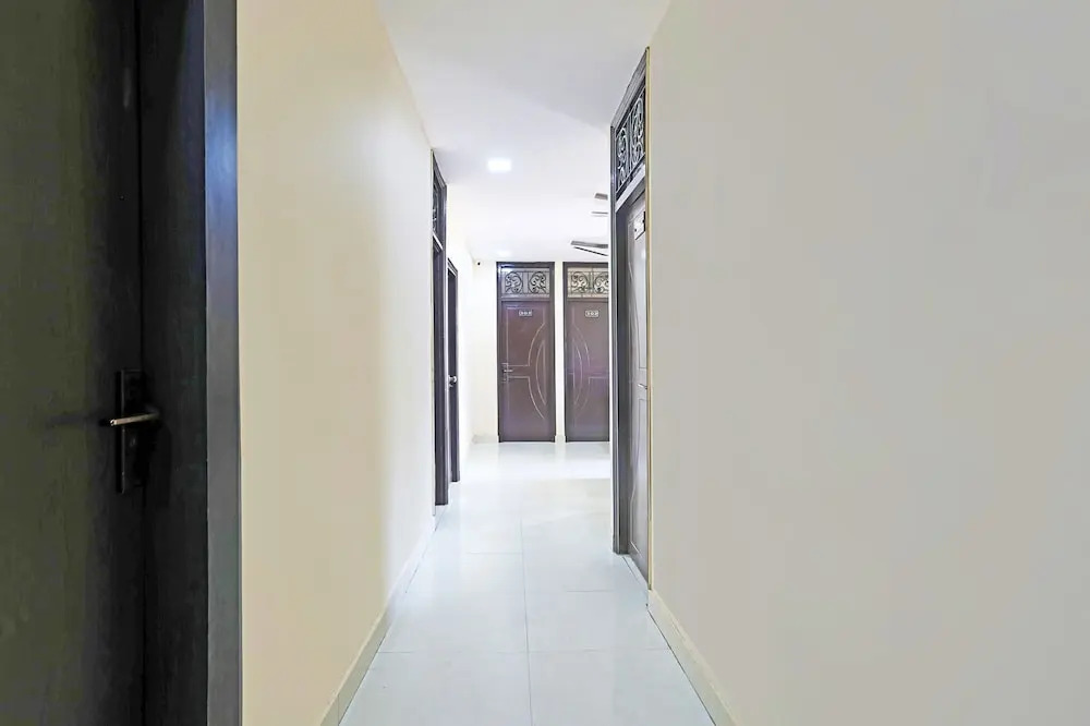 Канпур: FabHotel The Happiness