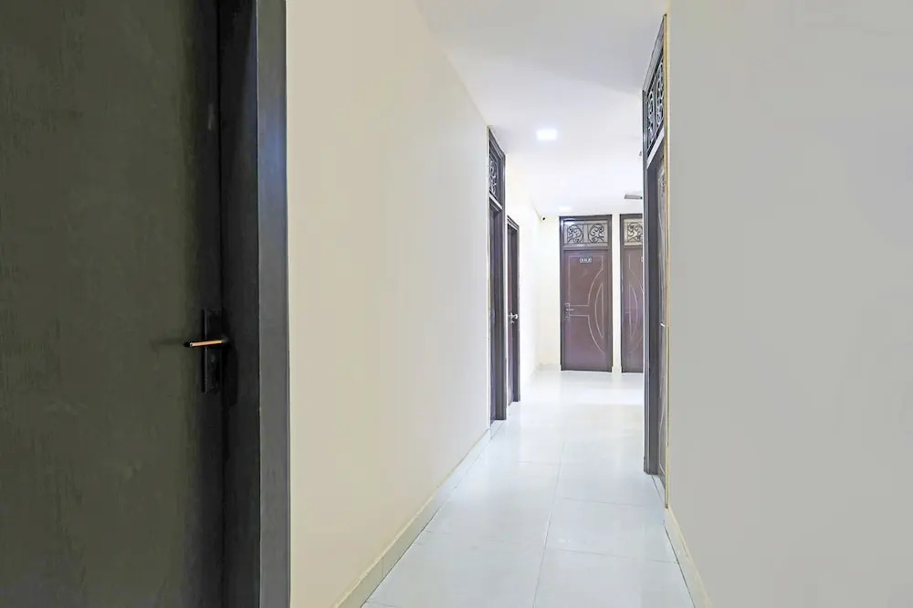 Канпур: FabHotel The Happiness