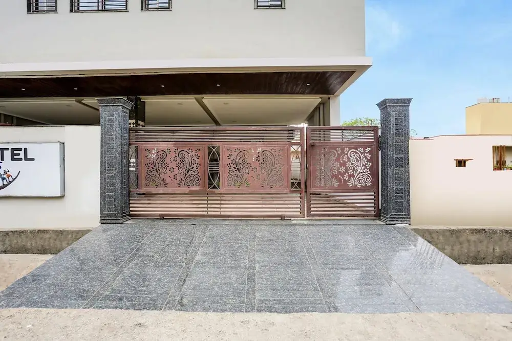 FabHotel Johar Inn — фото 1
