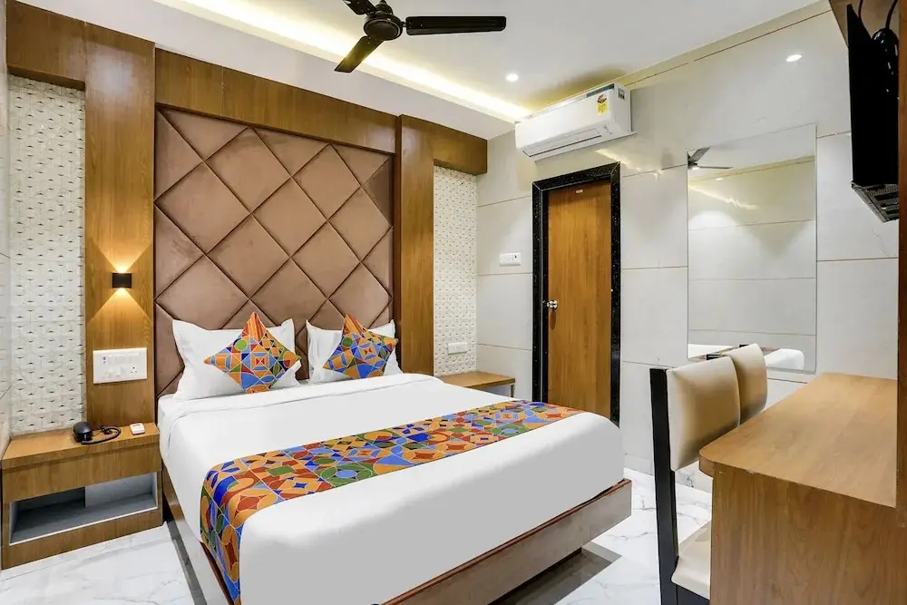 Мумбаи: FabHotel Regal Residency