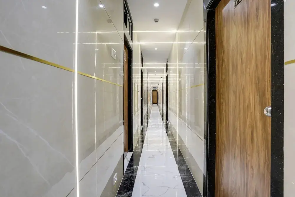 Мумбаи: FabHotel Regal Residency