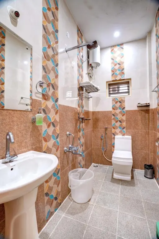 Кушалнагар: Skylight Inn