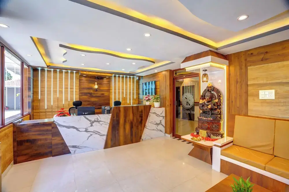 Кушалнагар: Skylight Inn