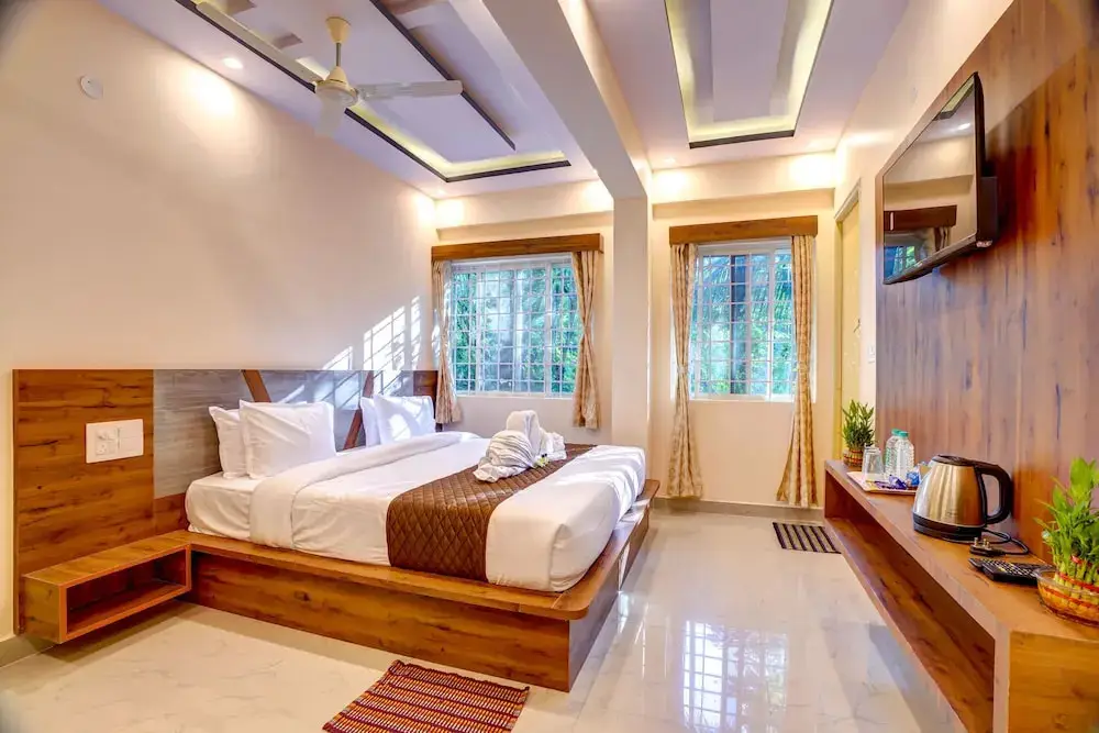 Кушалнагар: Skylight Inn