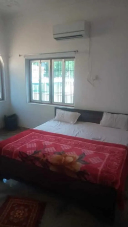 Варанаси: Priyanshu Residency & Kartik Inn Guest