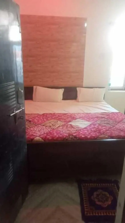 Варанаси: Priyanshu Residency & Kartik Inn Guest