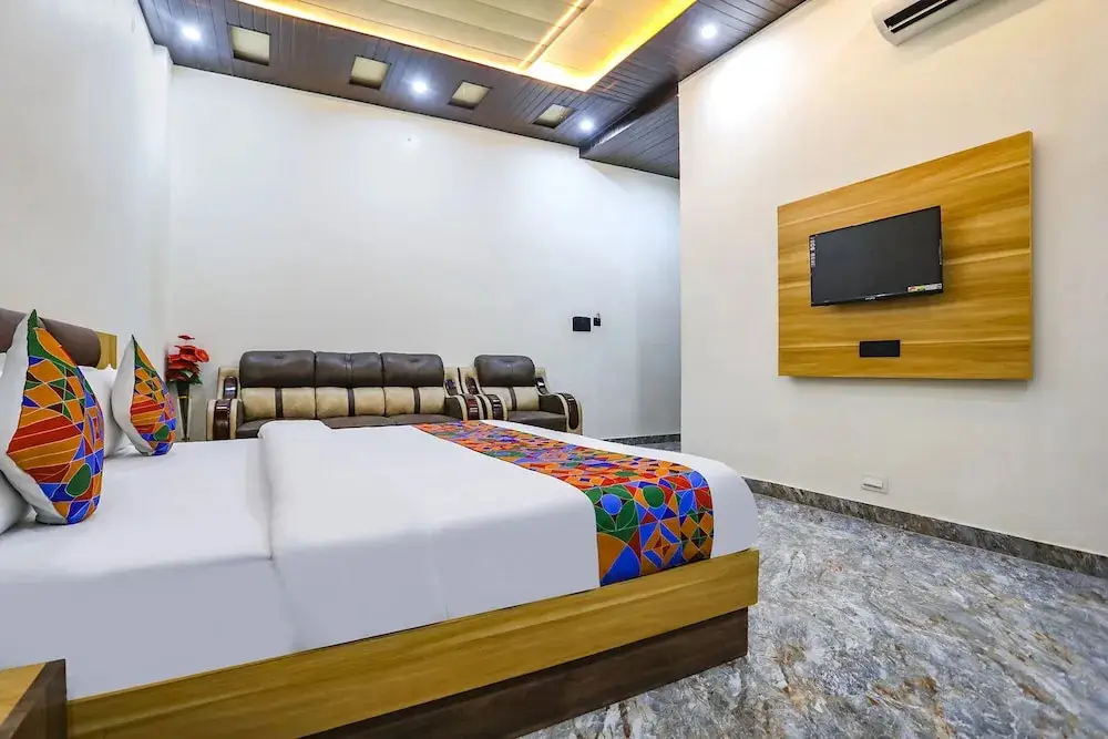 Файзабад: Fabhotel Jb Square Resort