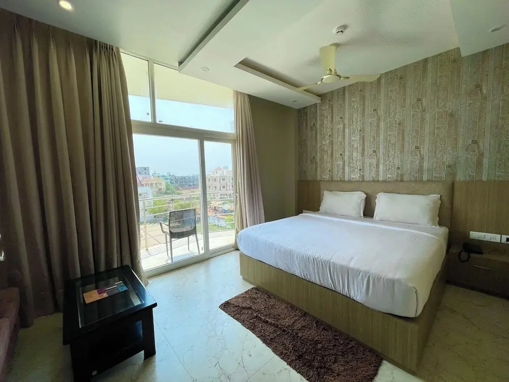 Пури: TBS Sea View - Full AC- Pool & Breakfast