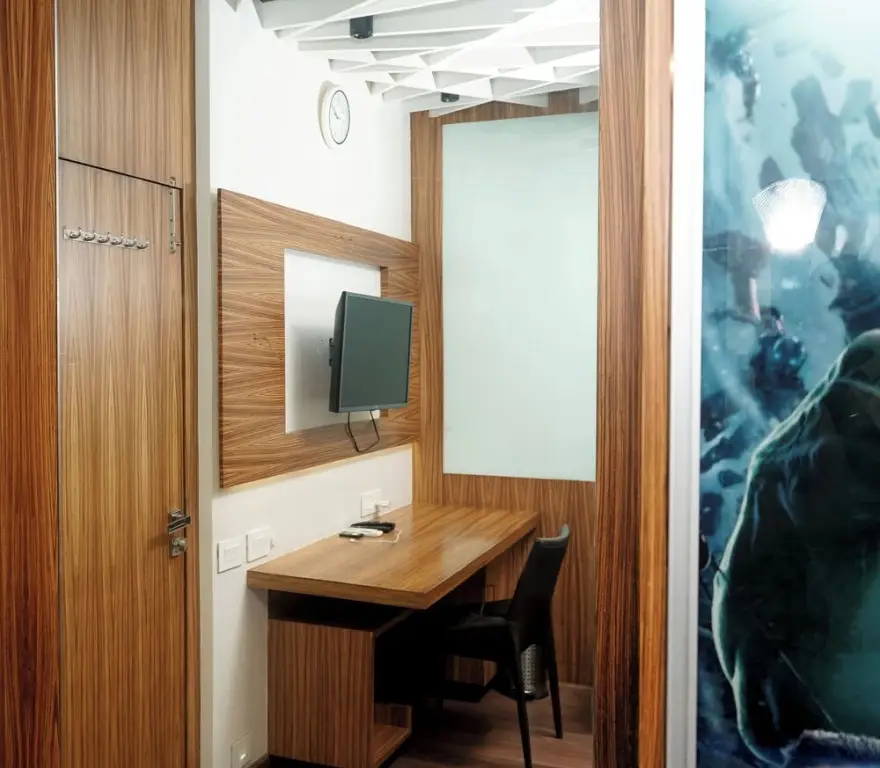 Мумбаи: Zenith Homes - Powai Suites