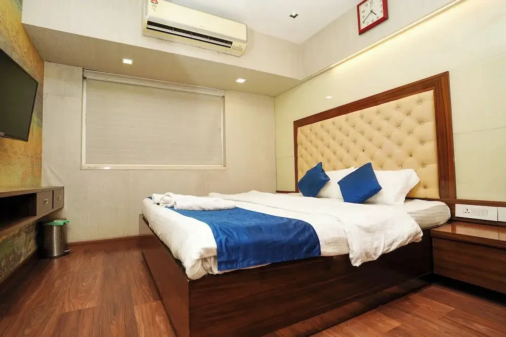Мумбаи: Zenith Homes - Powai Suites